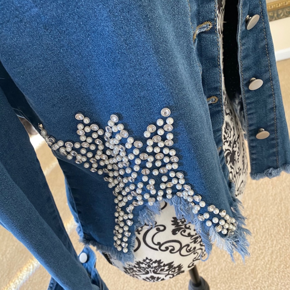 Jean Jacket ( Never Worn ) Too Big For Me View 6